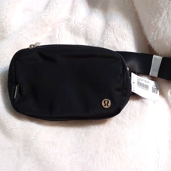 lululemon athletica Handbags - Add to Bundle, +1 ITEM AND I'll make you a  deal. LULU LEMON BLACK BELT BAG